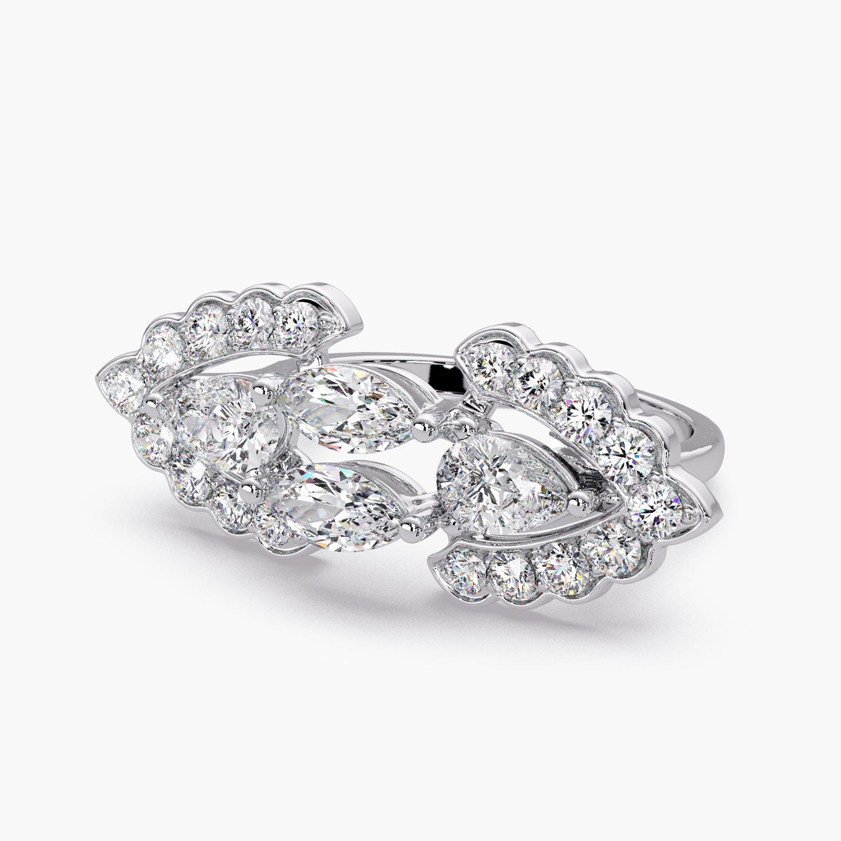 lab diamond ring close up / pear marquise diamond detail / cluster diamond sparkle / high brilliance diamond ring