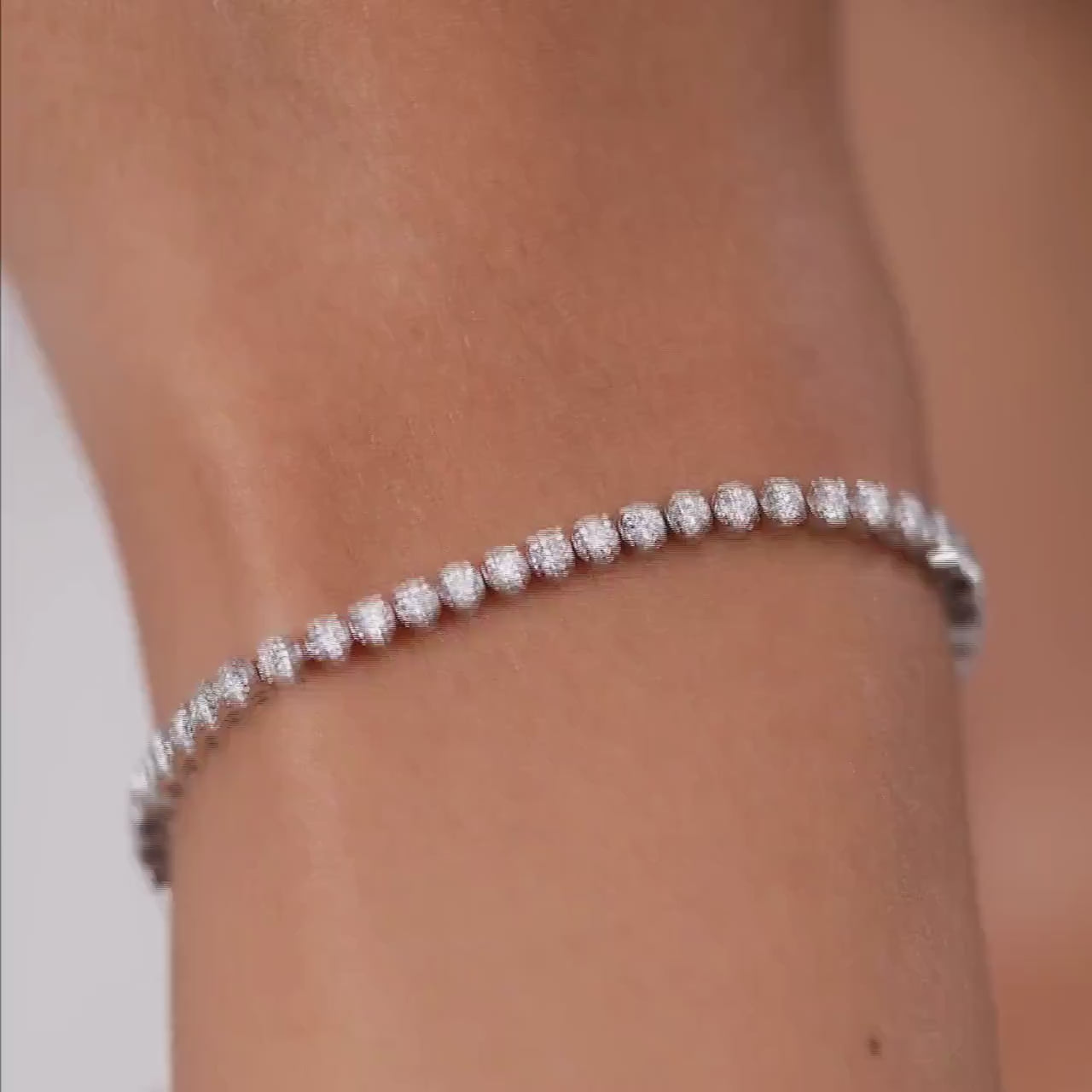 2.75 Ctw Lab Grown Diamond Tennis Bracelet: Round Cut, Buttercup Setting
